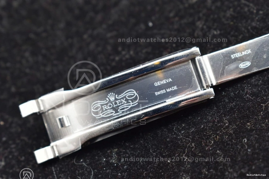 SS Skydweller Best Edition A23J Bracelet 1112 TWF Black on Snug Dial SS 0817